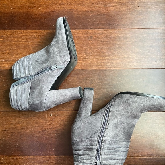 IMPO booties size 10 preowned in excellent condition - Picture 7 of 10